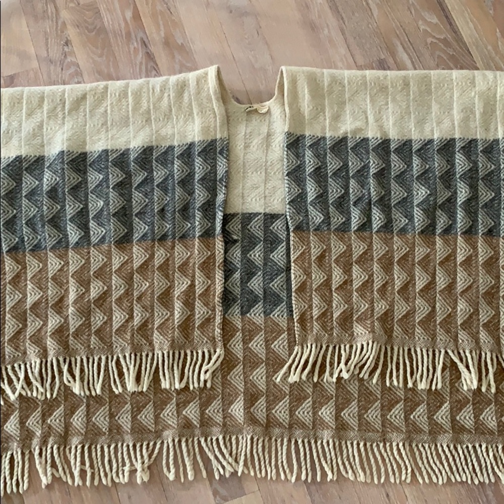Sweater fringed poncho